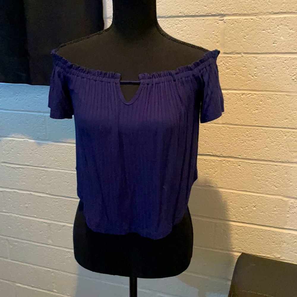 Flowing, off the shoulder crop top!
